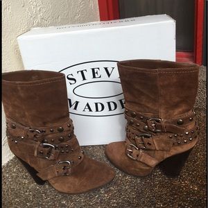 SALE ! STEVE MADDEN SUEDE BELTED HEEL ANKLE BOOTS
